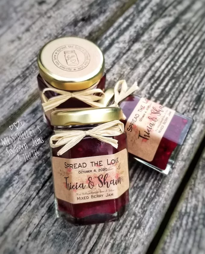 50 Edible Wedding Favors Your Guests Will Love