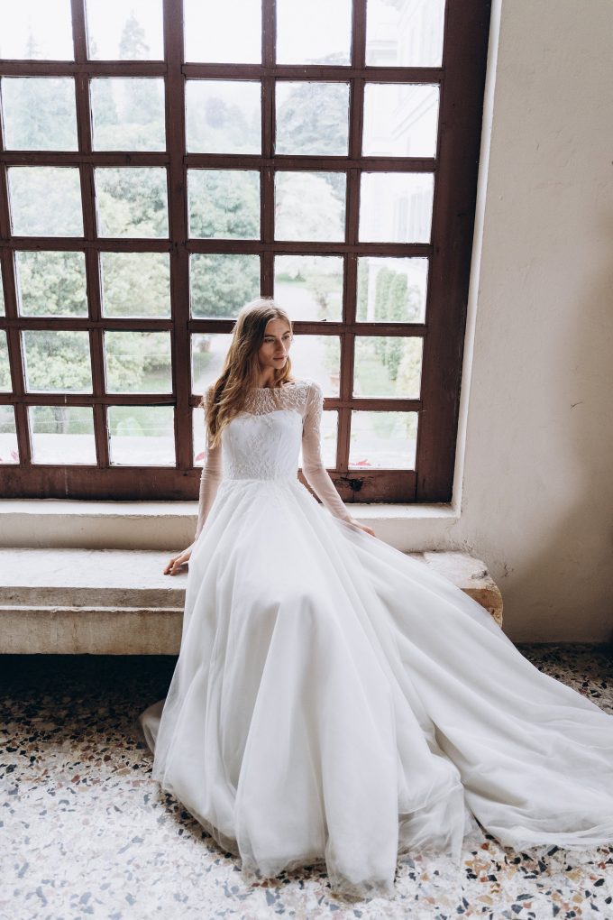 chinese dress ladies Used David's Bridal Off the Shoulder Tulle Ball Gown Wedding Dress