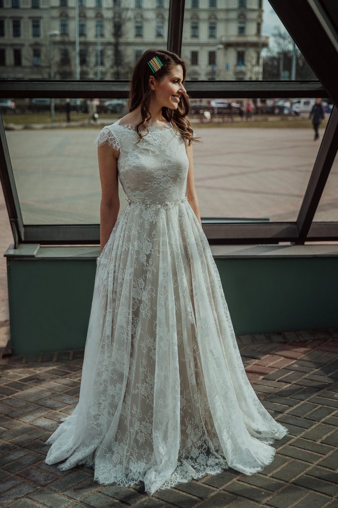 chinese dress ladies Champagne Shimmery Lace Bodycon Wedding Dress Overskirt Light Champagne