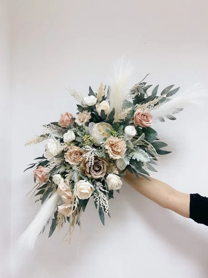 12 Ways to Decorate a Wedding Arch [PHOTOS]