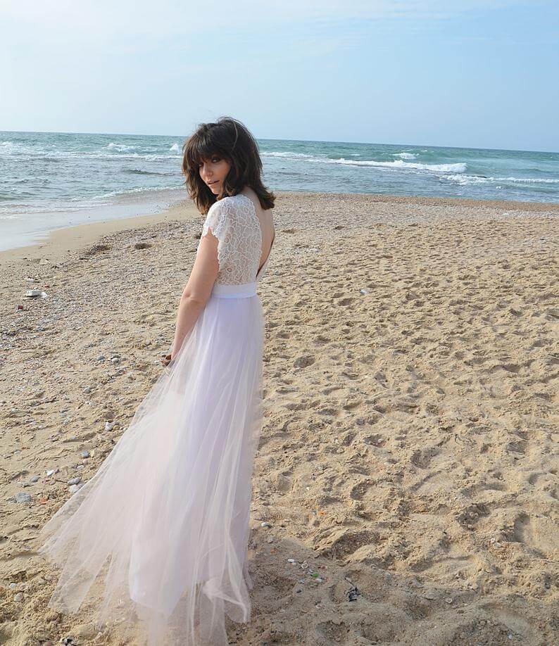 How to Travel With Your Wedding Dress (Without Messing It Up!)