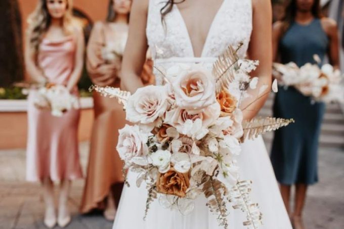 9 Most Helpful Tips for Planning a Backyard Wedding | Emmaline Bride 9 Most Helpful Tips for Planning a Backyard Wedding | Emmaline Bride