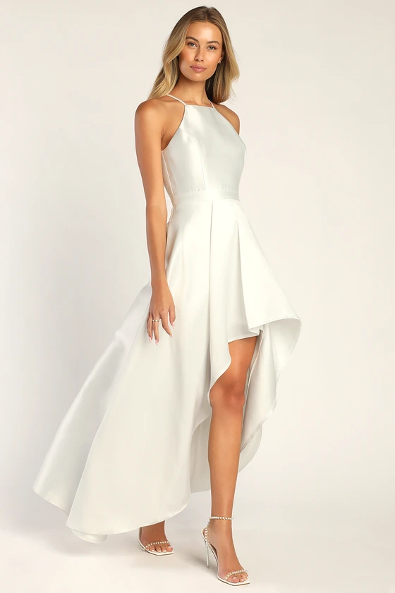 27 Relaxed Wedding Dresses for Casual, LaidBack Brides [2023]