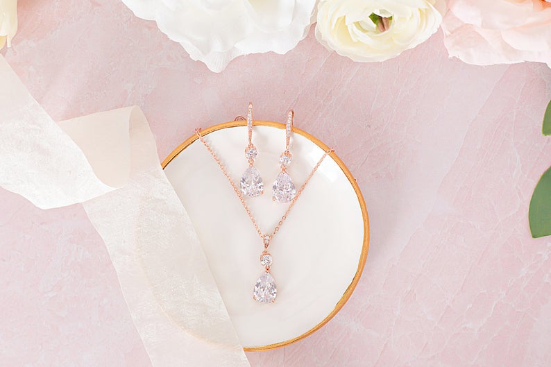 This Rose Gold Bridal Jewelry Set Is Beautiful: Earrings + Necklace