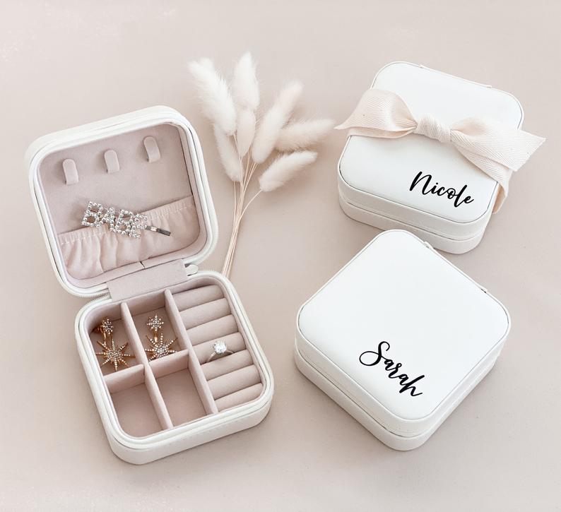 Where to Buy the Best Bridesmaids Jewelry Boxes | Emmaline Bride