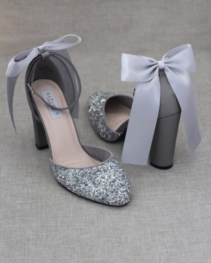 What Color Shoes Go With Navy Dress for Wedding? | Emmaline Bride