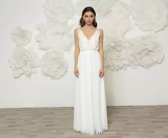 18 Best Etsy Wedding Dresses Under $1000: Long, Short, Strapless, More!