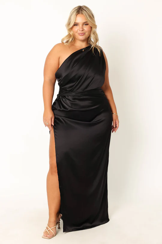 Wedding Guest Dresses That Hide Belly Bulge (22 Flattering Styles You Can  Shop Now)