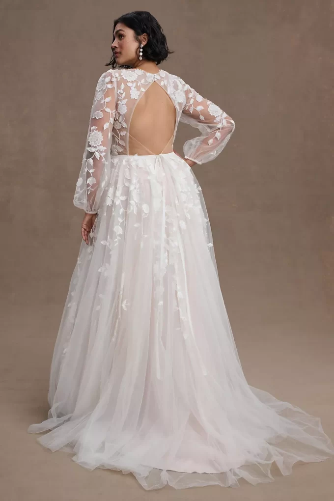 9 Beautiful Wedding Dresses That Cover Your Arms | Emmaline Bride ...
