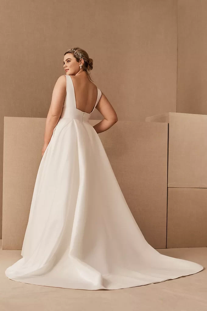 24 Best Open Back Wedding Dresses and Backless Bridal Gowns