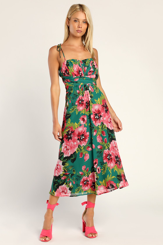 26 Best Bump Friendly Wedding Guest Dresses That Flatter + Fit