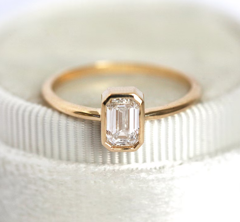 14 Dazzling Emerald Cut Engagement Rings That Will Make Your Jaw Drop