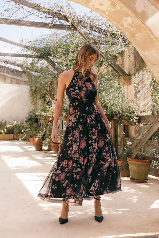 What Kind of Dress Should I Wear to a Fall Wedding?