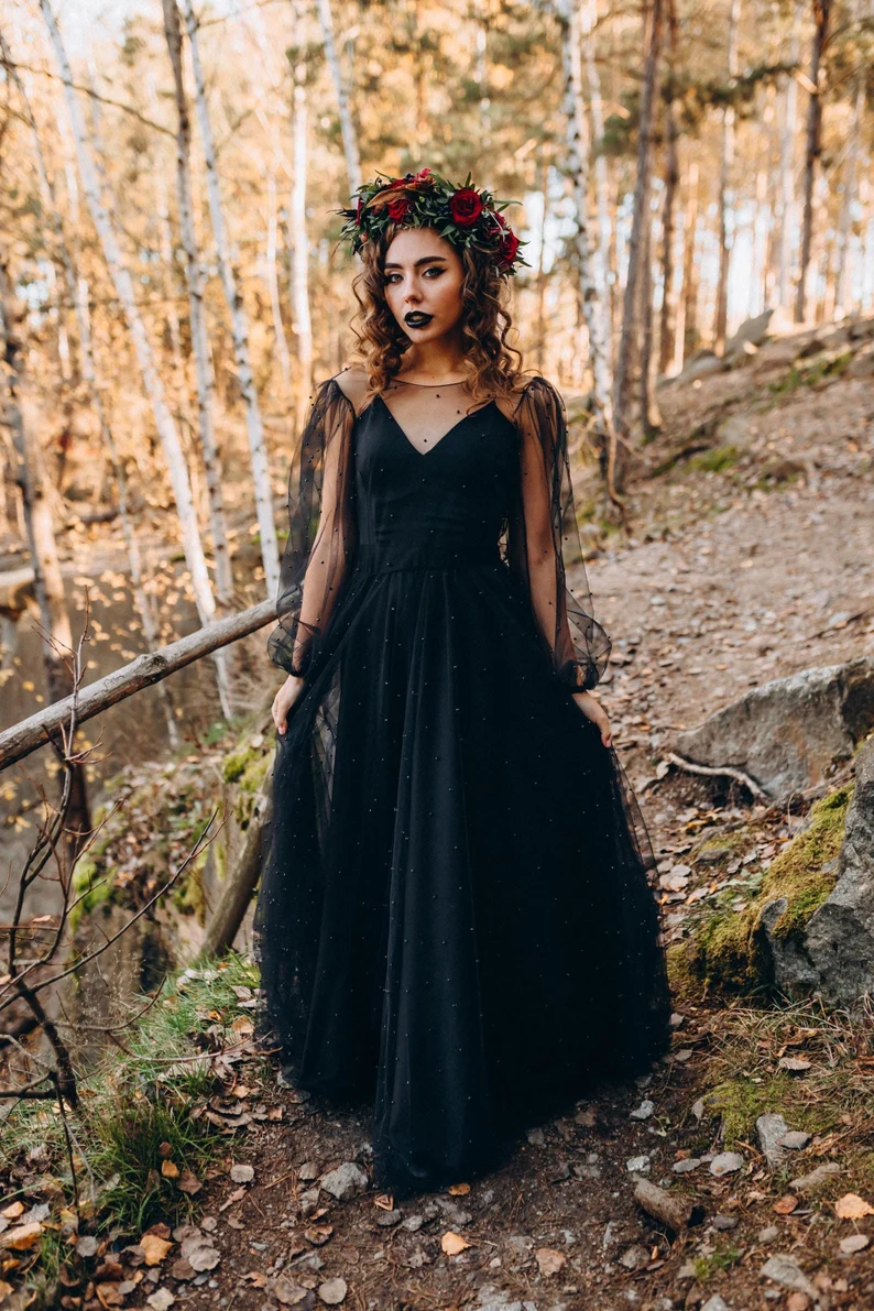 16 Black Wedding Dresses for Brides That Wow with Edgy Style