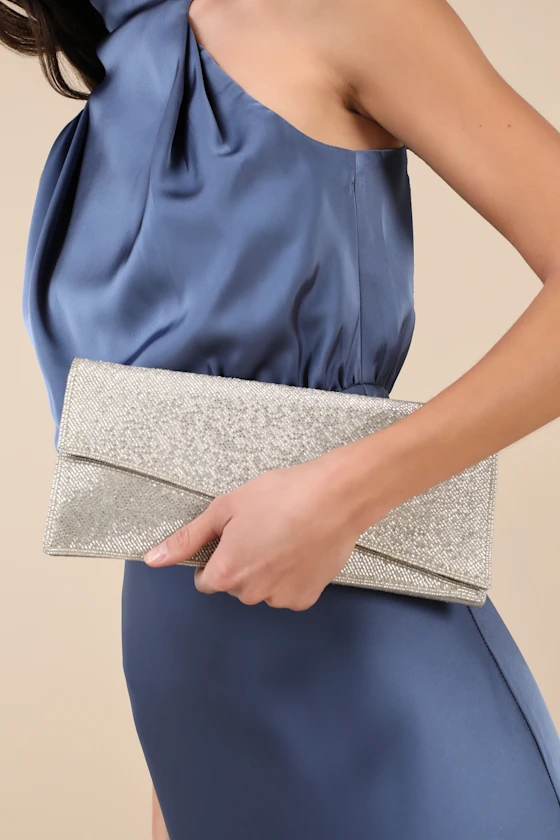 what colour bag with silver dress Silver Clutch with Silver Dress Outfits (19 ideas & outfits)