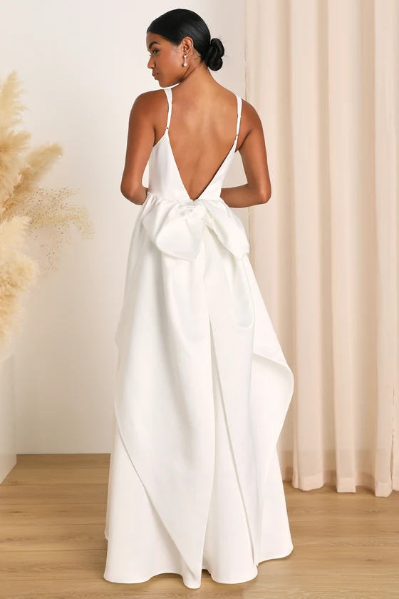 10 Gorgeous Casual Beach Wedding Dresses for the Bride [2025]