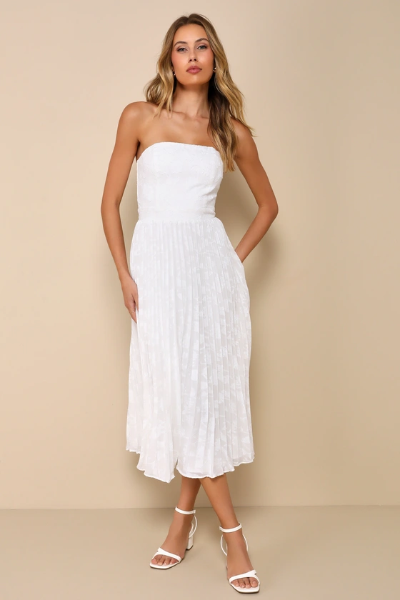 10 Gorgeous Casual Beach Wedding Dresses for the Bride [2025]