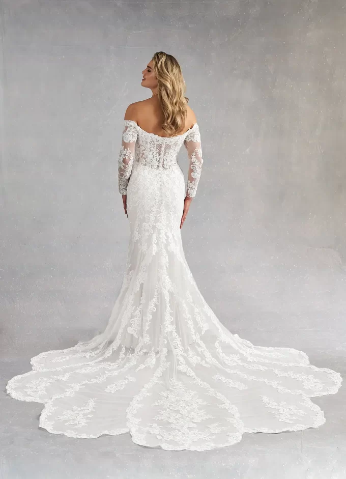 How to Add a Train to a Wedding Dress (Expert Guide)