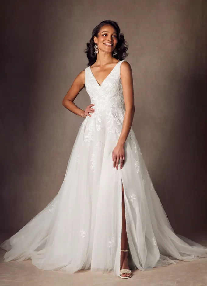 chinese dress ladies Elegant Modern V-Neck Lace Wedding Dress A-line with Tank Top  Rosymae