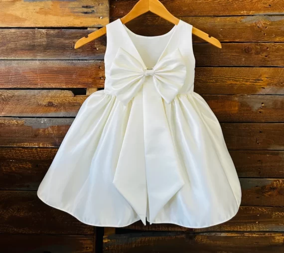 Budget-Friendly Flower Girl Dresses Under $100 That Look Cute Budget-Friendly Flower Girl Dresses Under $100 That Look Cute