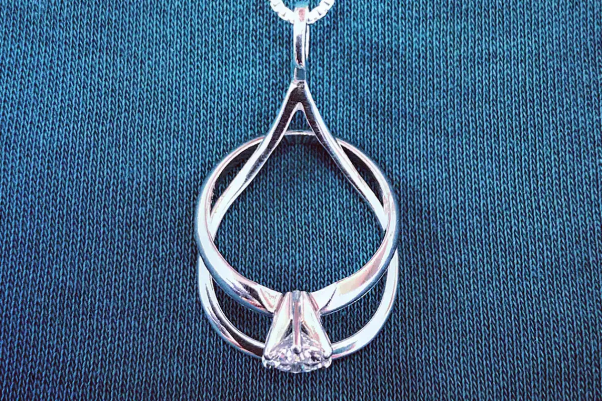 Engagement ring and necklace Found the Perfect Ring Holder Necklace! : r/EngagementRings main image 2