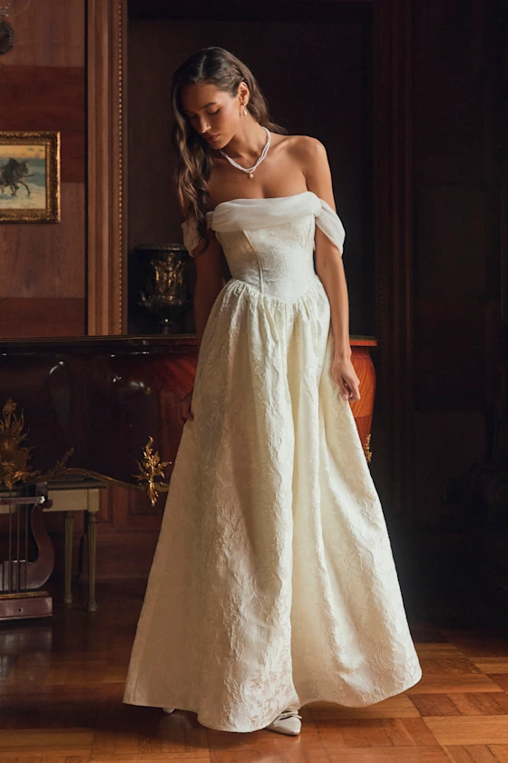 Wedding Dresses That Are Not White | Modern Bridal Styles Wedding Dresses That Are Not White | Modern Bridal Styles