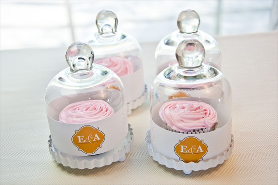 5 Easy DIY Wedding Favors: Bell Jar Cupcake Favors via EmmalineBride.com