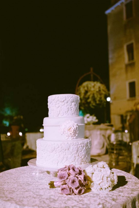wedding cake | photo: adrian wood | real wedding in italy