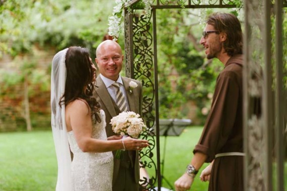 outdoor wedding ceremony in italy | photo: adrian wood | real wedding in italy
