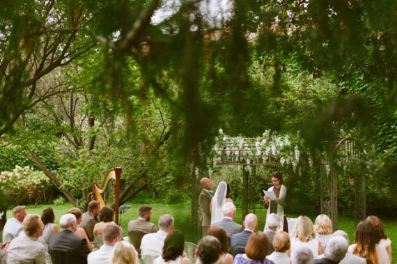 outdoor ceremony in italy | photo: adrian wood | real wedding in italy