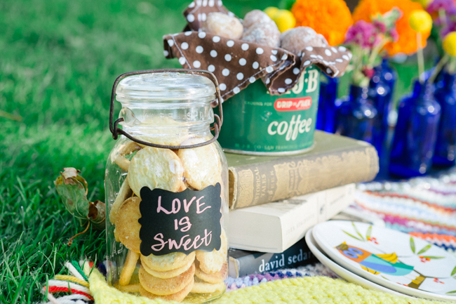 hipster engagement session with mason jar cookies| Photo: White Ivory Photography | via https://emmalinebride.com/real-weddings/hipster-engagement-session-what-does-one-look-like/