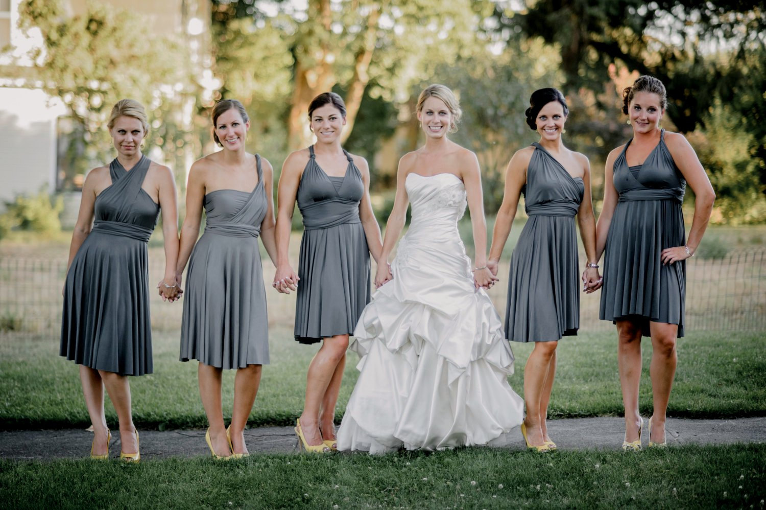 Стильные гости на свадьбе. Платье подружки невесты. Платье на свадьбу для гостей. Платье на свадьбу к подруге. Платье на свадьбу гостье.