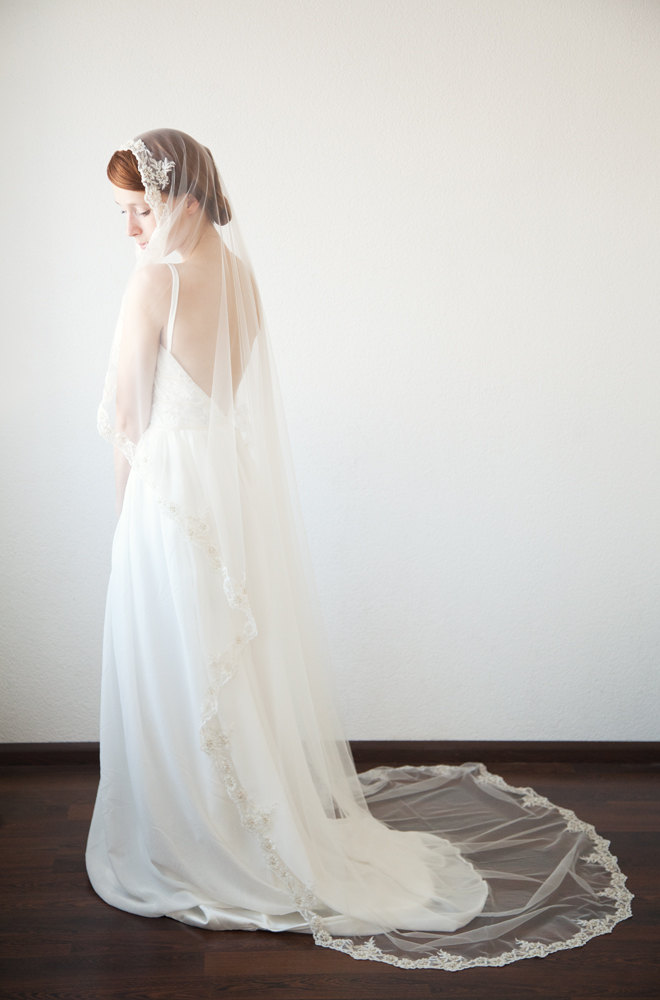 lace chapel length mantilla wedding veil | mantilla veils weddings | by SIBO Designs | Photo: Sheila Bobeldijk