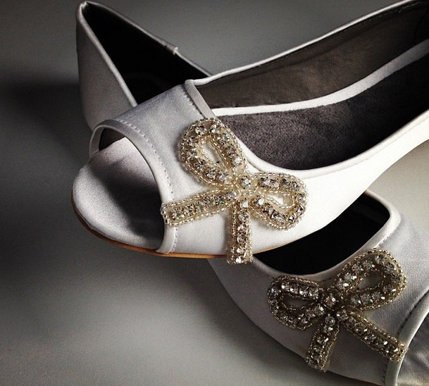open toe flats with bow | via 31 Best Handmade Wedding Shoes https://emmalinebride.com/bride/handmade-wedding-shoes/