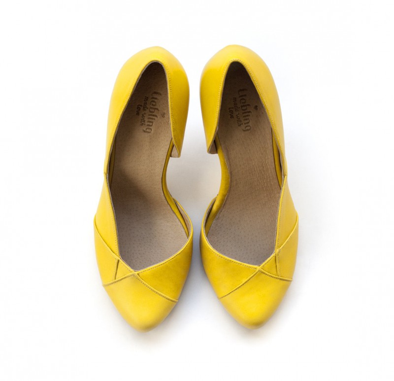 yellow handmade wedding shoes | via 31 Best Handmade Wedding Shoes https://emmalinebride.com/bride/handmade-wedding-shoes/